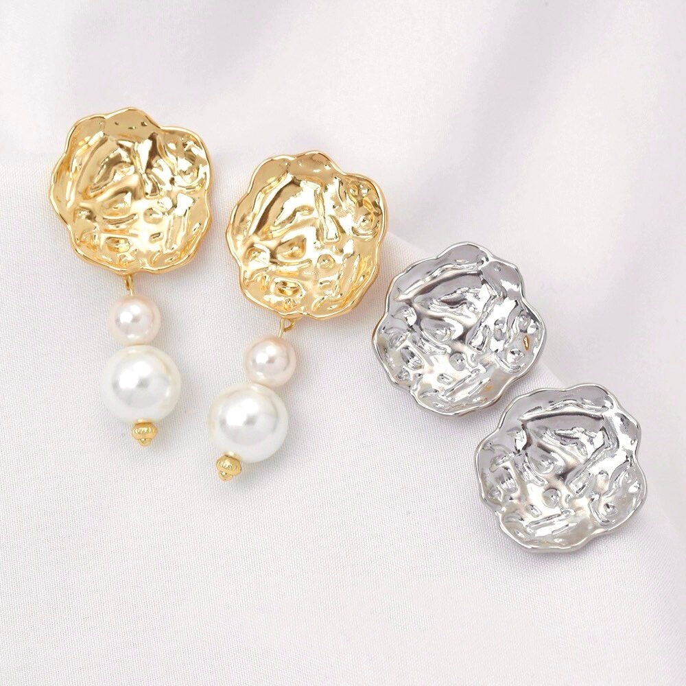 2 stuks 18K vergulde geplooide - Pearl Stud Earrings recensie en prijs