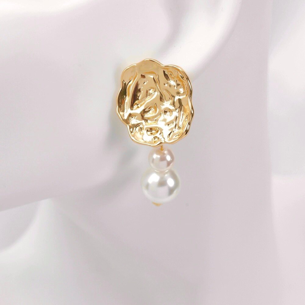 2 stuks 18K vergulde geplooide - Pearl Stud Earrings recensie en prijs